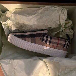 Kids Burberry slides